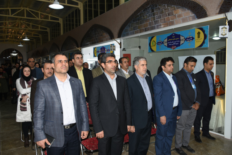 تاکید معاون استاندار بر نمایشگاههای کارآفرینی/ از کارآفرینان برتر دانشگاه و غرفههای برتر نمایشگاه تقدیر شد.