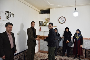 حضور مسئولین دانشگاه علمی کاربردی کرمانشاه در منازل خانوادههای شهدا و ایثارگر
